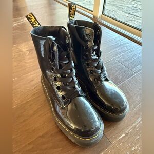 Dr. Martens Molly Women's Leather Platform Boots Sz 7